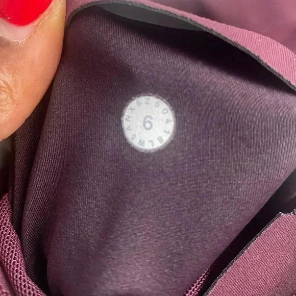 Lululemon In Movement 7/8 Leggings in Redwood Inseam 25” Size 6 - Picture 4 of 7